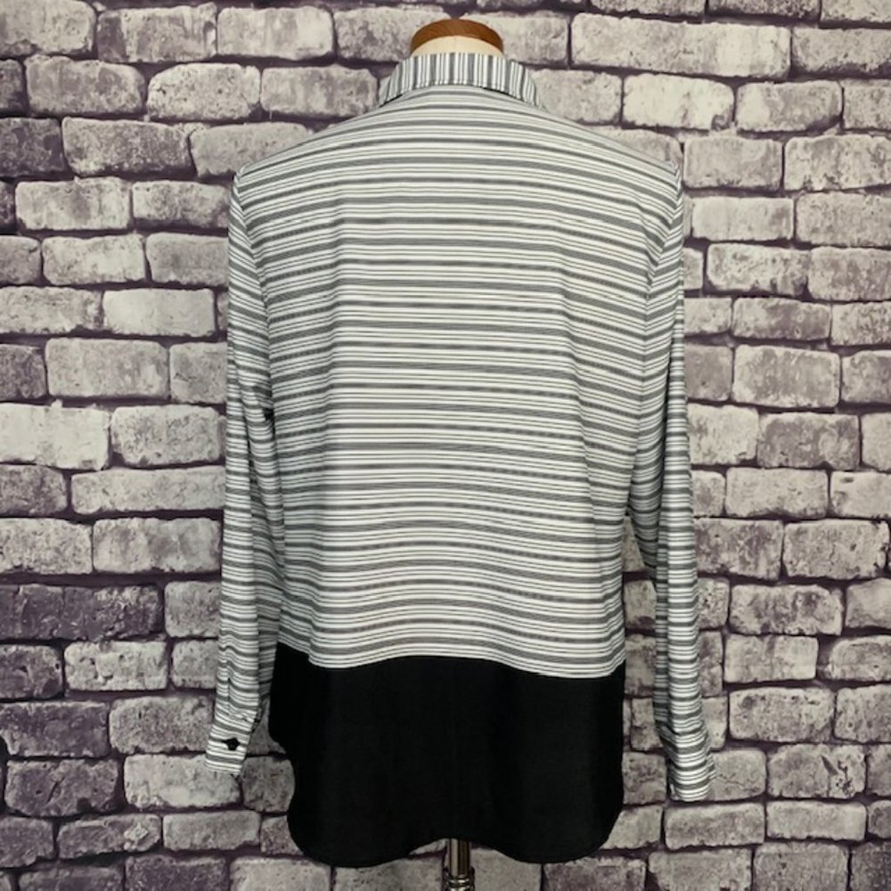 Chico's Striped Blouse Size Medium - Picture 6 of 9